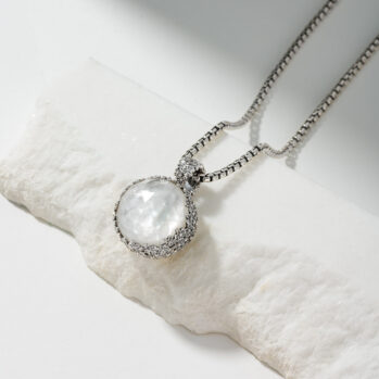 Anthemis Round Pendant in Sterling Silver