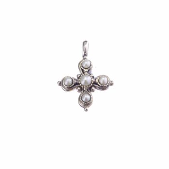 Classic cross in sterling silver with pearls