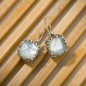 Cyclamin Square Earrings in Sterling silver with Doublet Stones