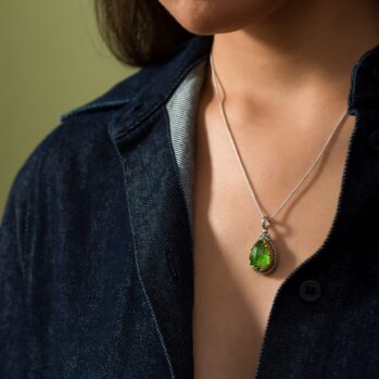 Dione teardrop pendant in sterling silver with Gold plated parts