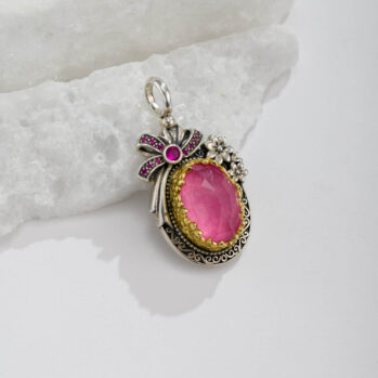 Dione oval pendant in Sterling Silver with Gold Plated Parts