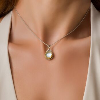 Dione round pendant in sterling silver with Gold plated parts