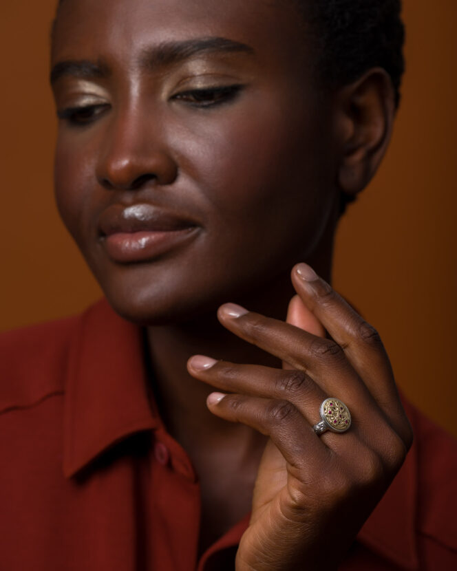 Harmony small Oval Ring in 18K Gold and Sterling Silver with Rubies - Image 3