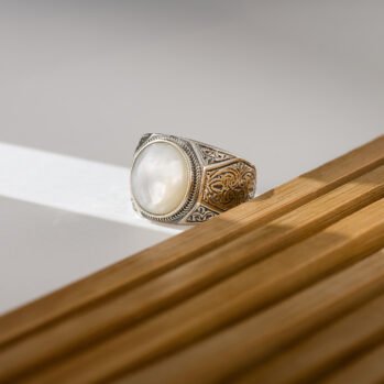 Classic oval Ring in sterling silver with semi precious stone