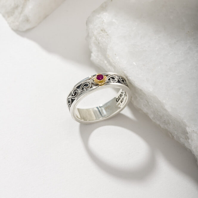 Kyma band ring in Sterling Silver and 18K Gold with ruby