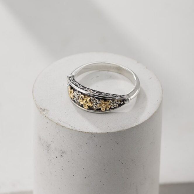 Wild Flower Anthemis Ring in 18K Gold and Sterling Silver