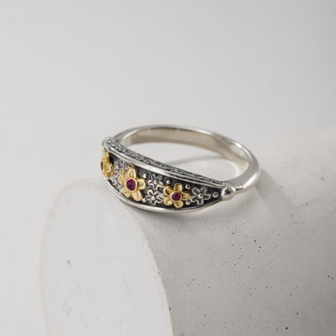 Wild Flower Anthemis Ring in 18K Gold and Sterling Silver  with precious Stones