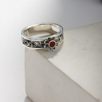 Kyma Band Ring in Sterling Silver with Gemstone