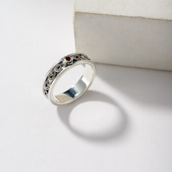 Kyma Band Ring in Sterling Silver with Gemstone
